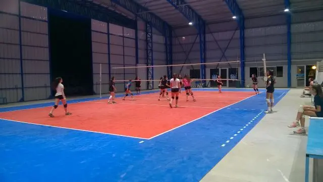 Iluminación para cancha de voleibol: Mejora la visibilidad y la experiencia de juego - Cómo iluminar una cancha de voleibol iluminacion para cancha de voleibol - Cómo iluminar una cancha de voleibol