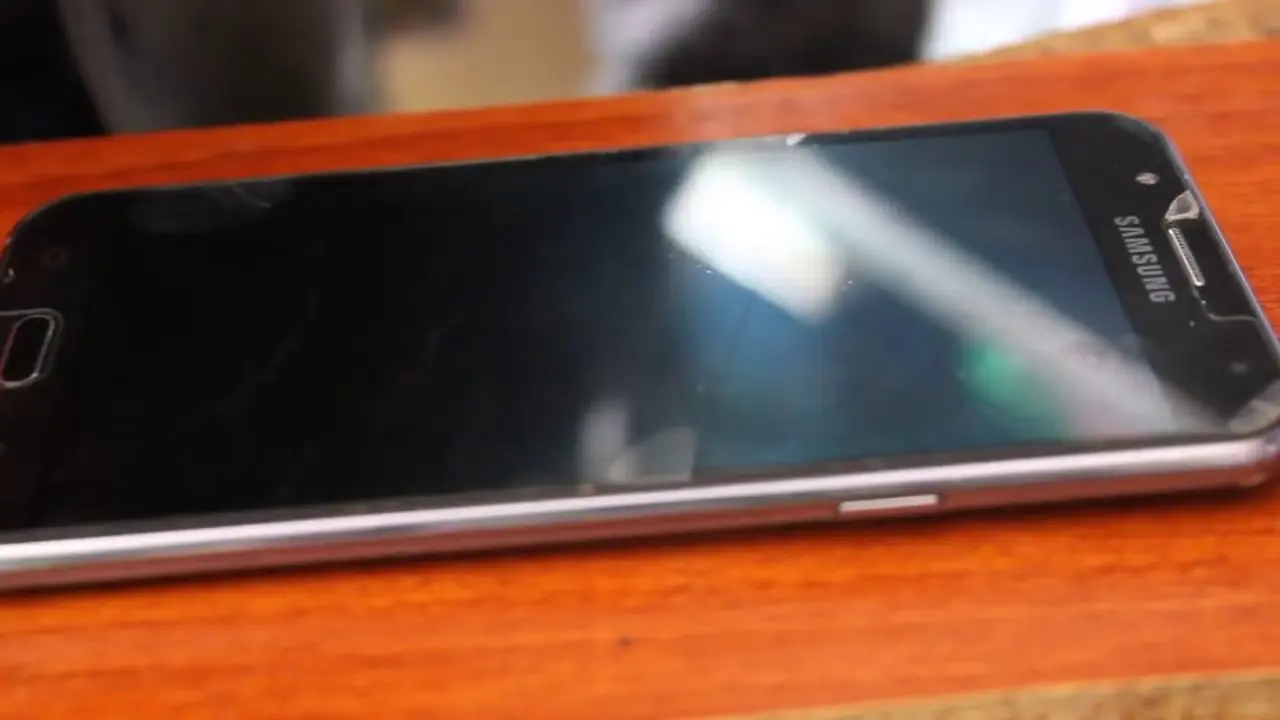 Samsung J7 Pantalla Negra y Vibra: Causas y Soluciones - Cómo poner en vibración Samsung j7 samsung j7 pantalla negra y vibra - Cómo poner en vibración Samsung j7