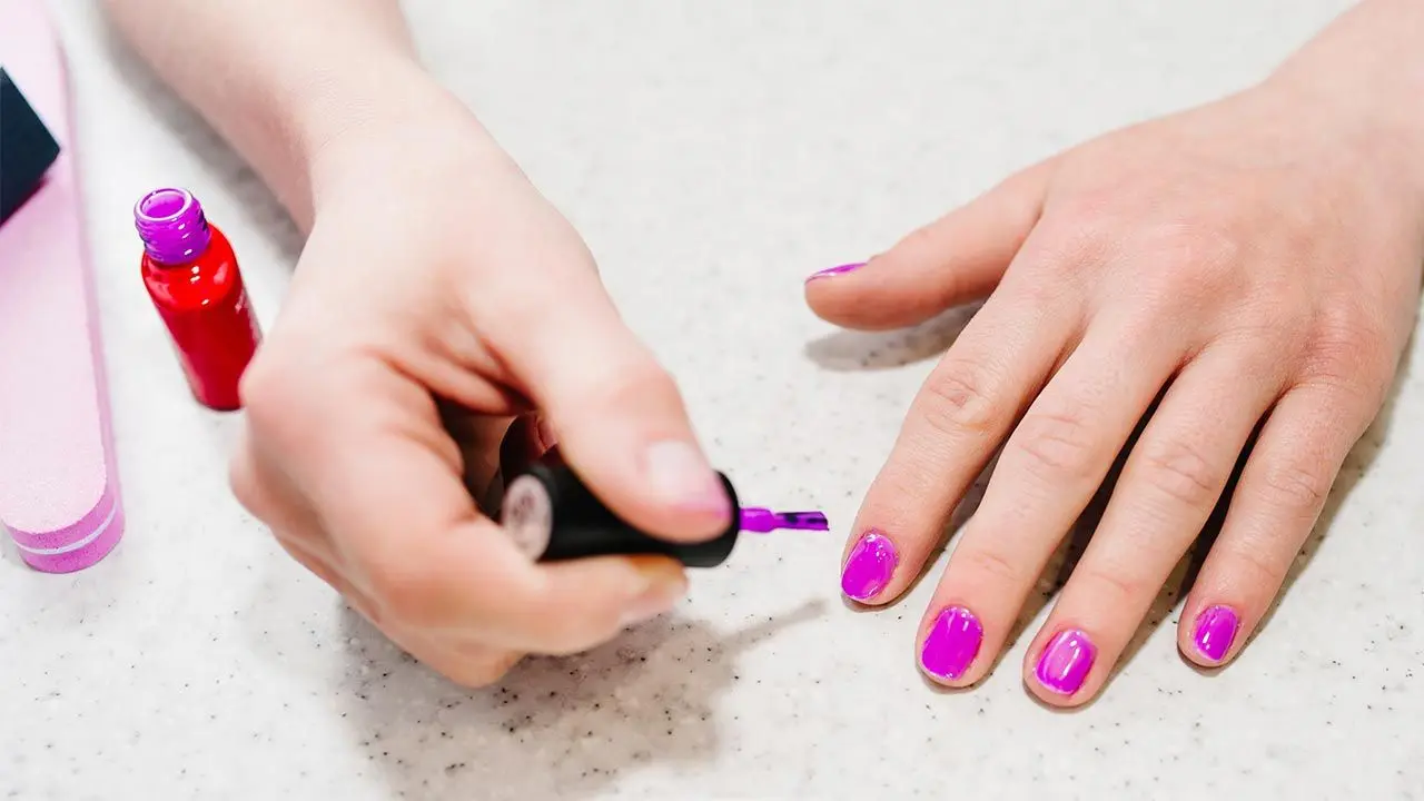 Cómo se hacen las uñas de gel con lámpara UV - Cuántas capas de gel se ponen en las uñas como se hacen las uñas de gel con lampara uv - Cuántas capas de gel se ponen en las uñas