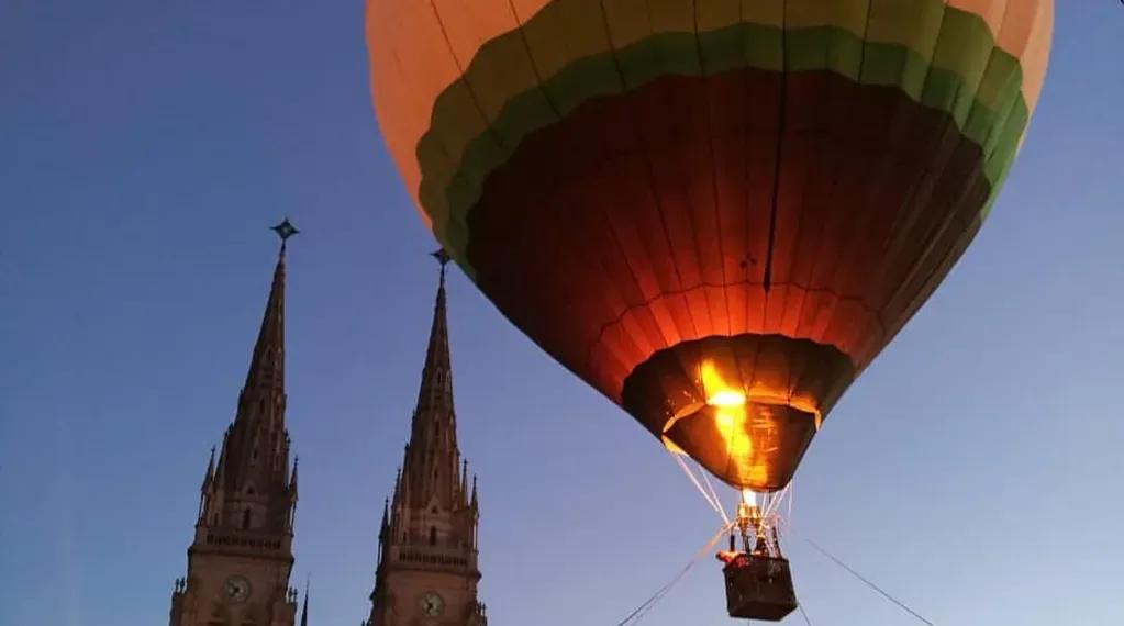 lampara en forma de globo aerostatico - Dónde se hacen viajes en globo en Argentina