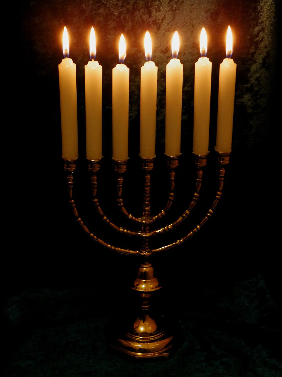 Lámpara de siete brazos judío: un símbolo de esperanza y resistencia - Qué significa la menorah para los judíos lampara de siete brazos judío - Qué significa la menorah para los judíos